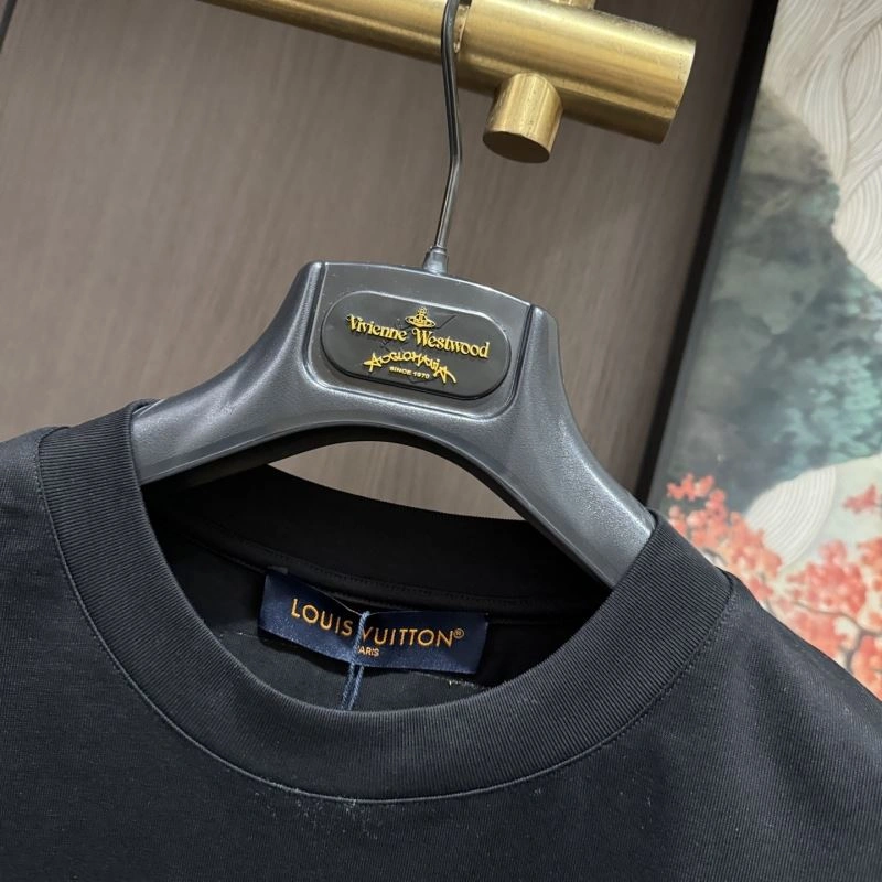 Louis Vuitton T-Shirts Casual 133333