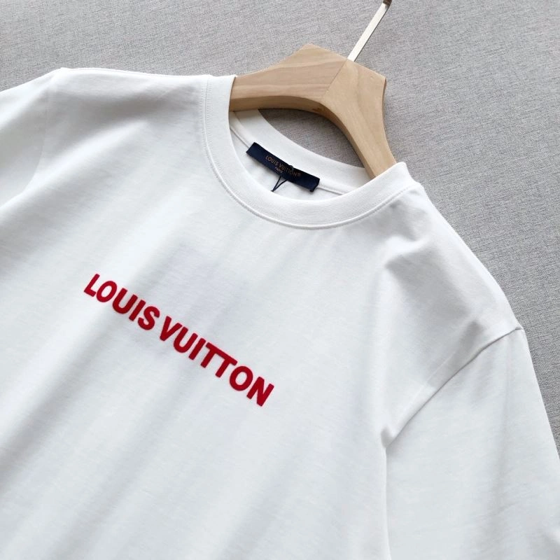 Refined Louis Vuitton T-Shirts 133328