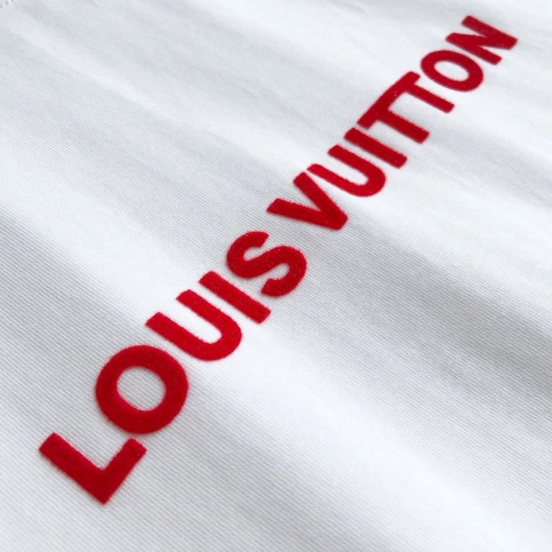 Refined Louis Vuitton T-Shirts 133328