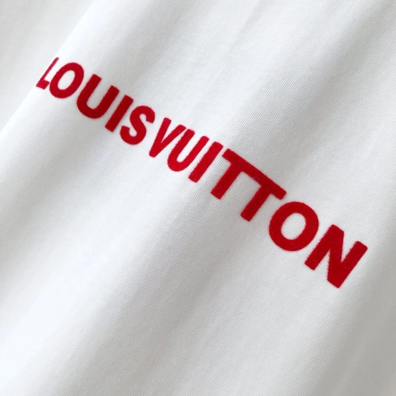 Refined Louis Vuitton T-Shirts 133322