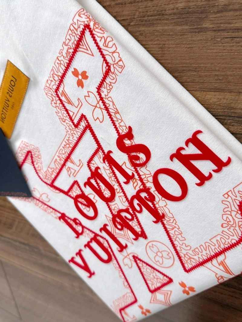 Seasonal Louis Vuitton T-Shirts 133275