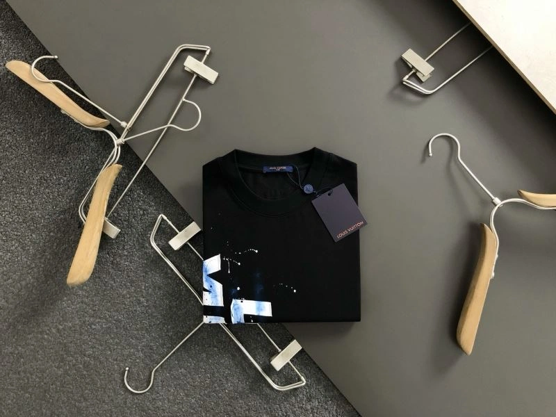 Premium Louis Vuitton T-Shirts 133282