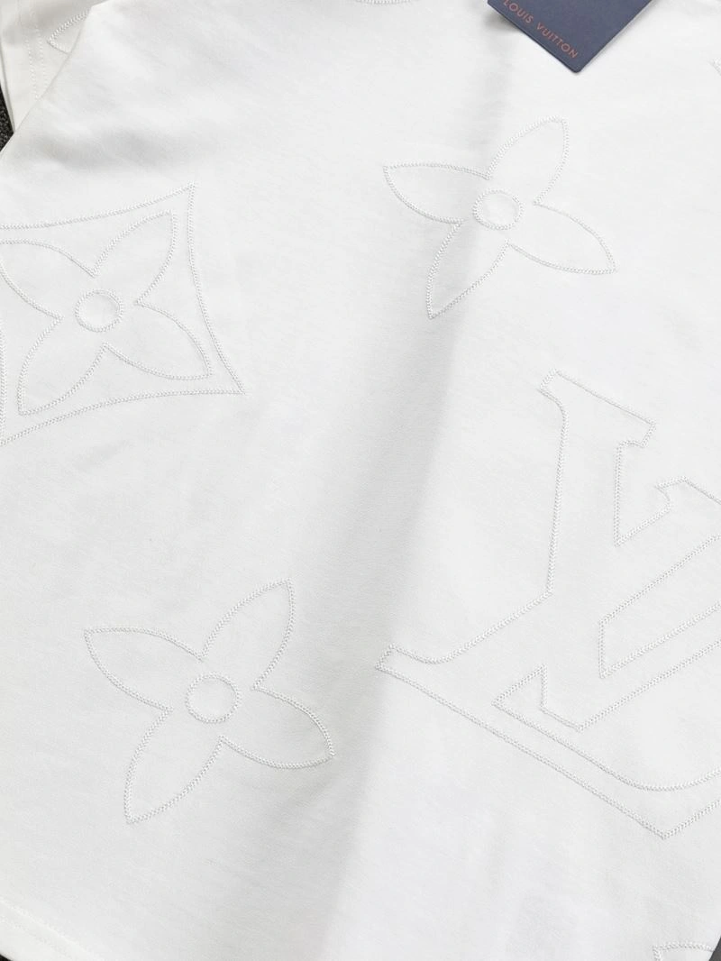 Louis Vuitton T-Shirts Sleek 133298