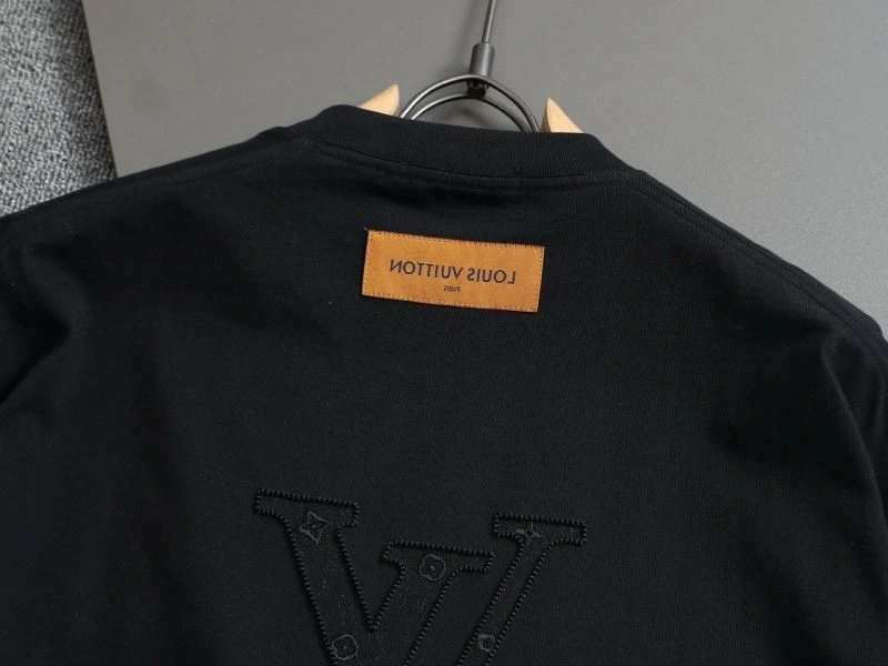 Fashionable Louis Vuitton T-Shirts 133297