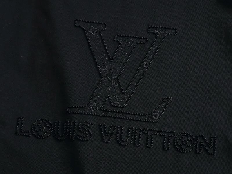 Fashionable Louis Vuitton T-Shirts 133297