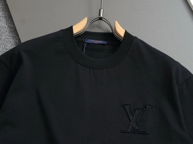 Fashionable Louis Vuitton T-Shirts 133297