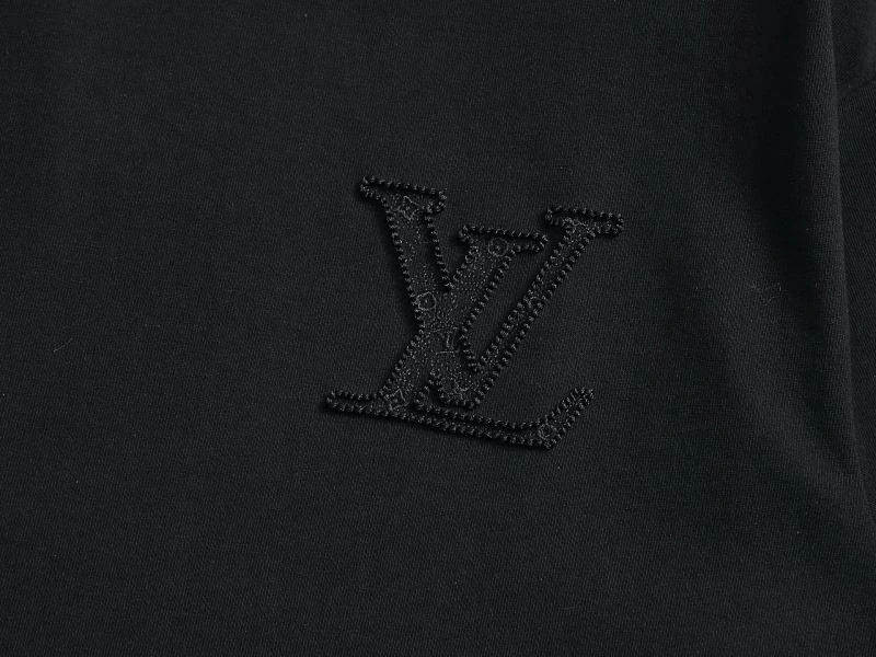 Fashionable Louis Vuitton T-Shirts 133297