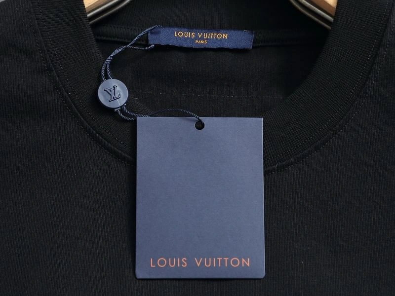 Fashionable Louis Vuitton T-Shirts 133297