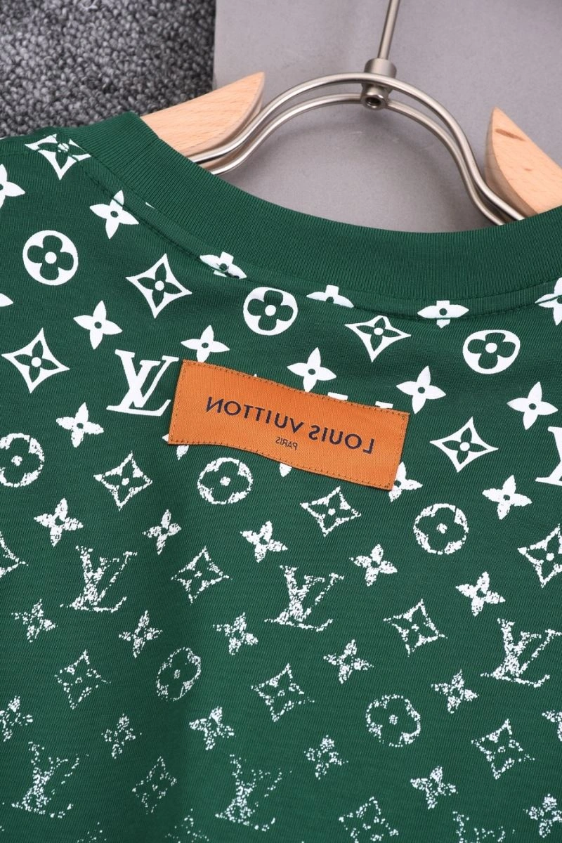 Vibrant Louis Vuitton T-Shirts 133295