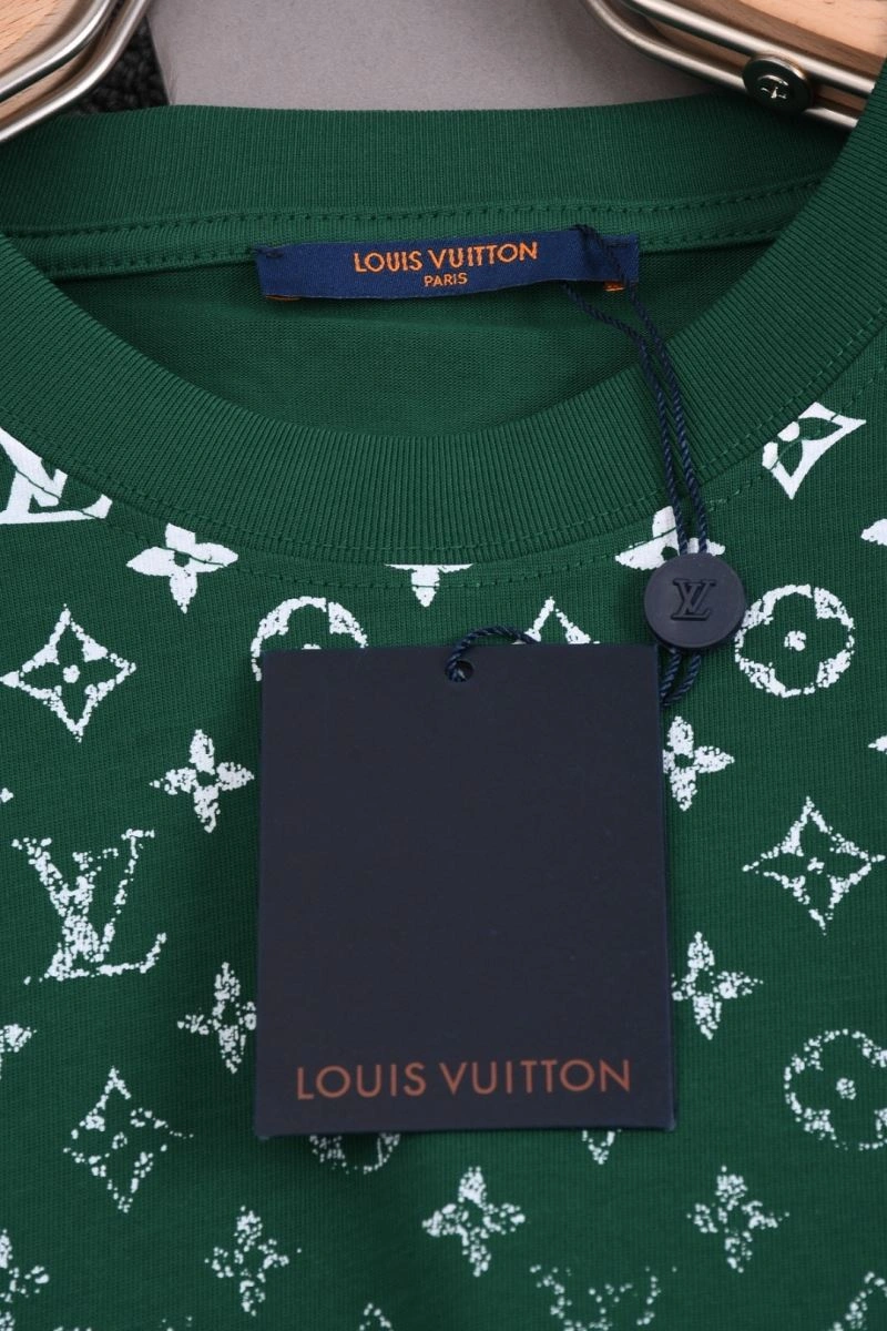 Vibrant Louis Vuitton T-Shirts 133295