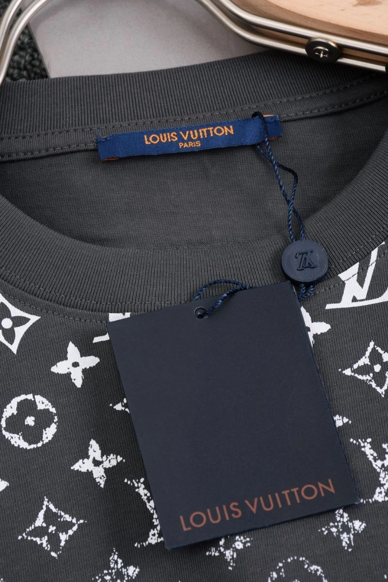 Effortless Louis Vuitton T-Shirts 133268