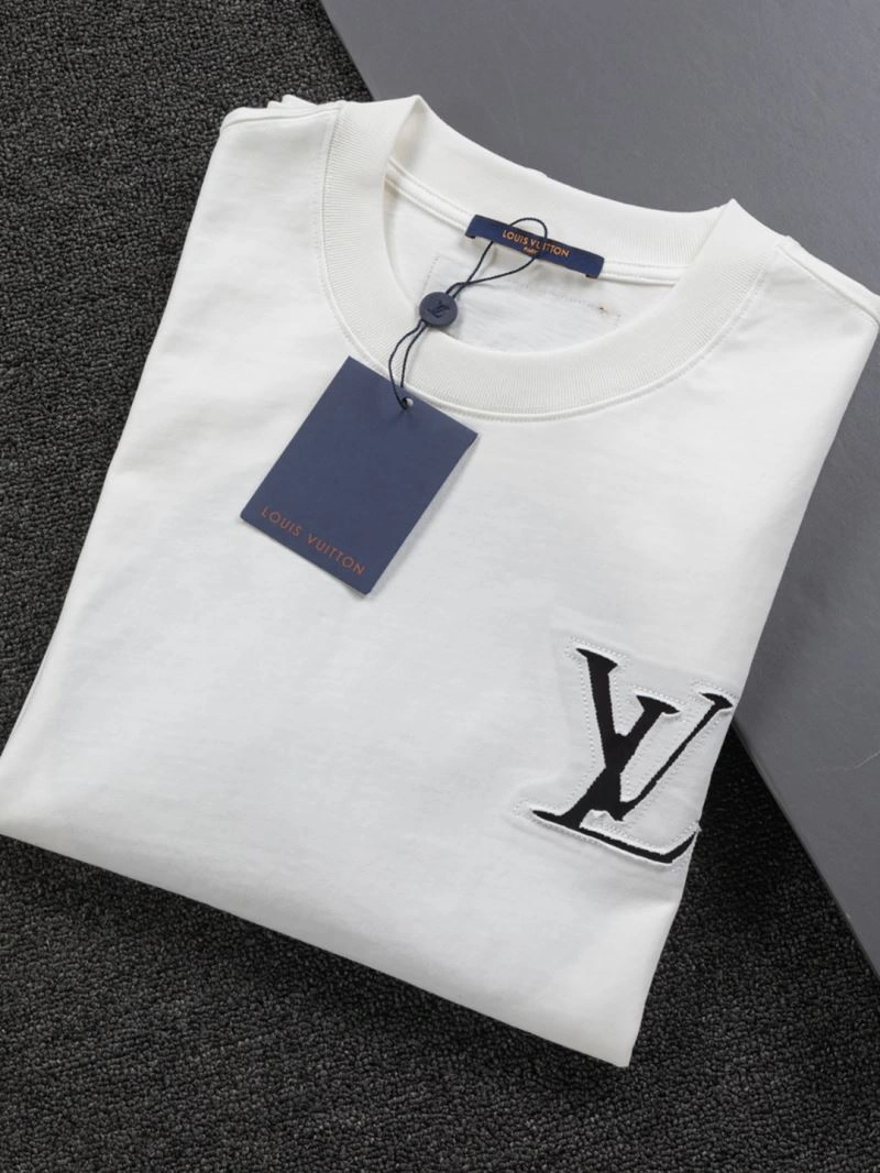 Louis Vuitton T-Shirts UrbanChic 133263