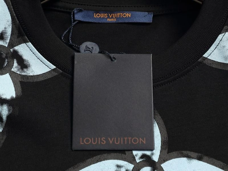 Louis Vuitton T-Shirts Elegant 133245