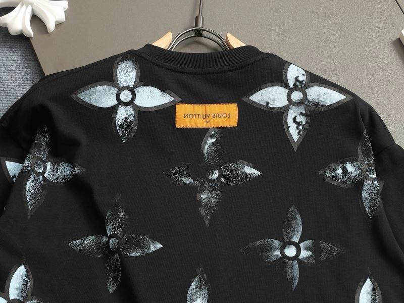 Louis Vuitton T-Shirts Elegant 133245