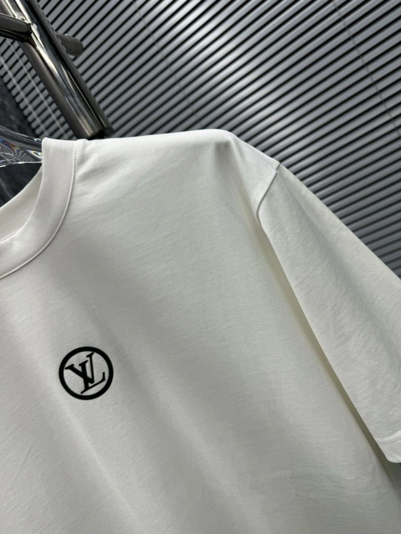 Cozy Louis Vuitton T-Shirts 133244