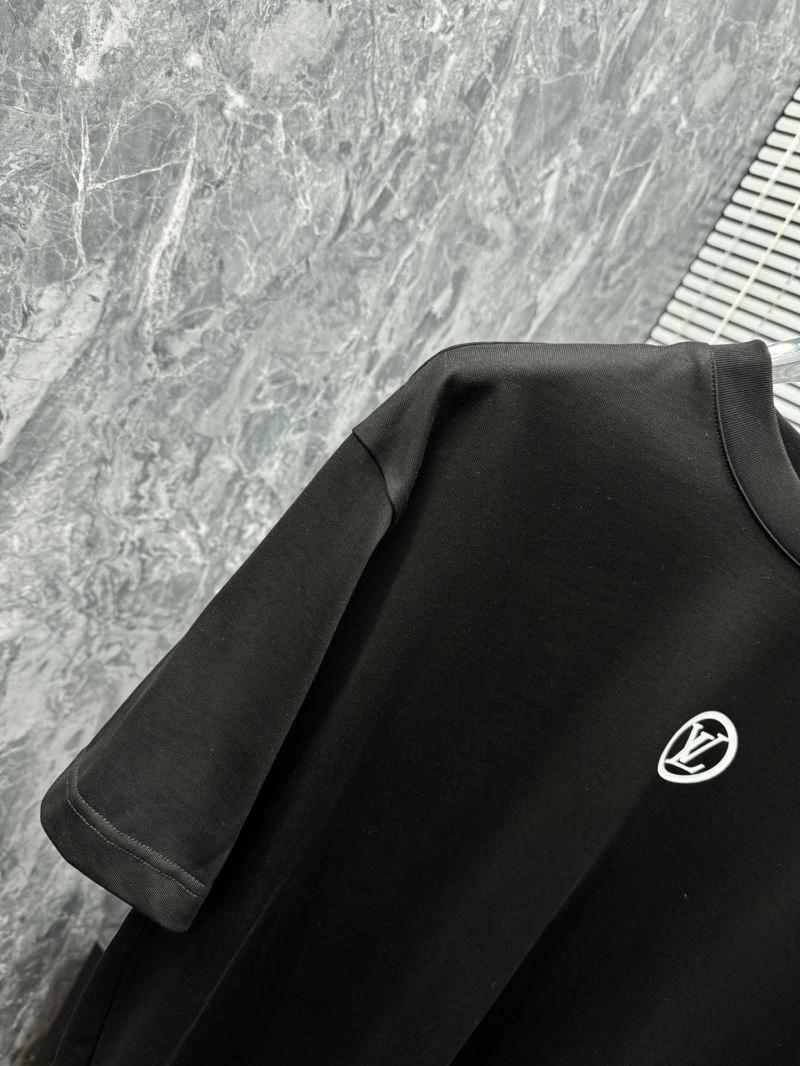 Louis Vuitton T-Shirts Minimalist 133240