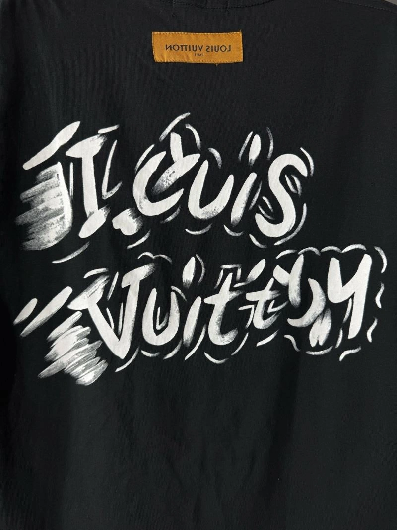 Louis Vuitton T-Shirts Versatile 133189