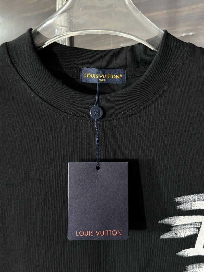Louis Vuitton T-Shirts Versatile 133189
