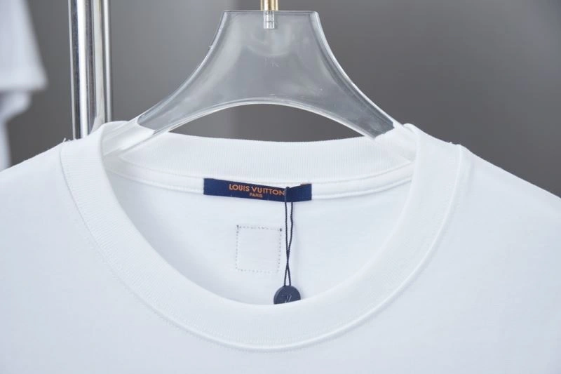 Unisex Louis Vuitton T-Shirts 133215