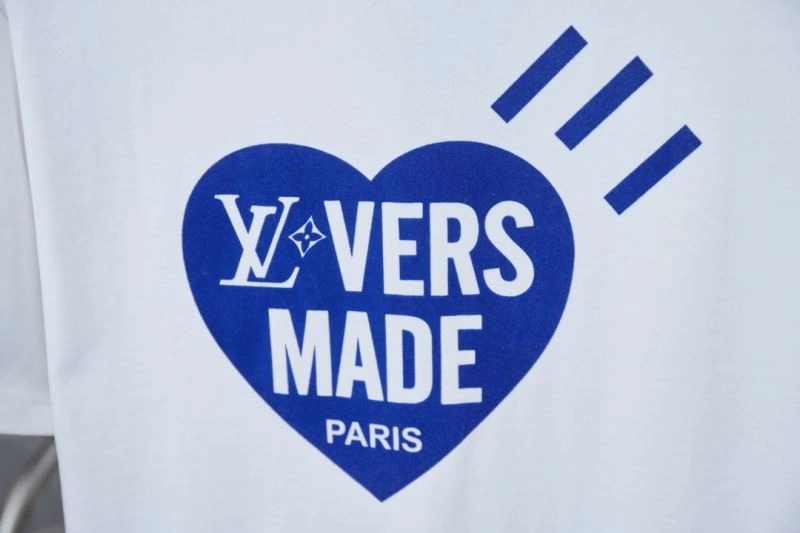 Unisex Louis Vuitton T-Shirts 133215