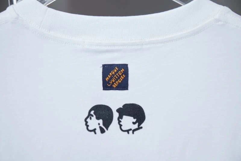 Unisex Louis Vuitton T-Shirts 133215