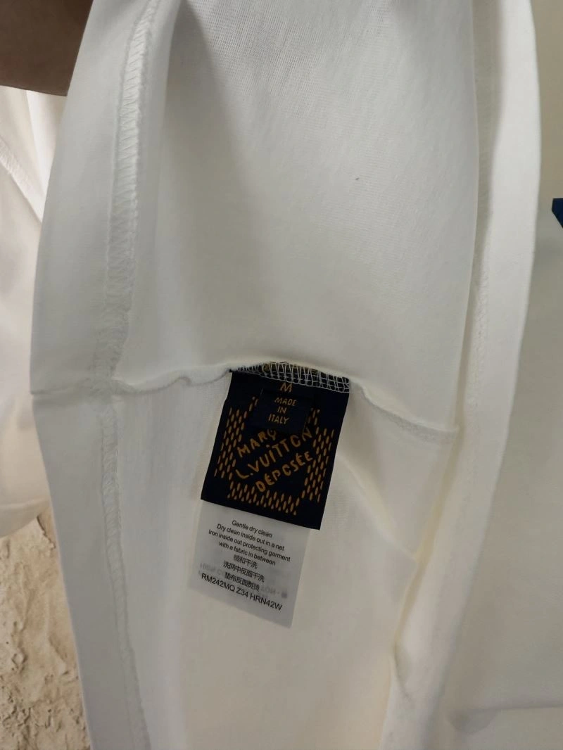 Louis Vuitton T-Shirts Bold 133206