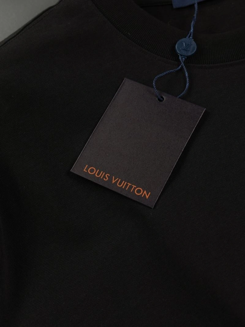 Functional Louis Vuitton T-Shirts 133181