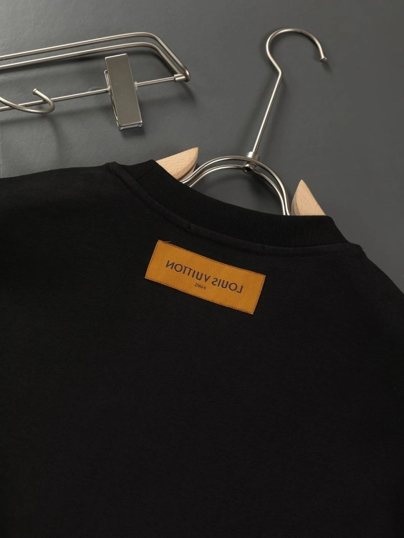 Functional Louis Vuitton T-Shirts 133181
