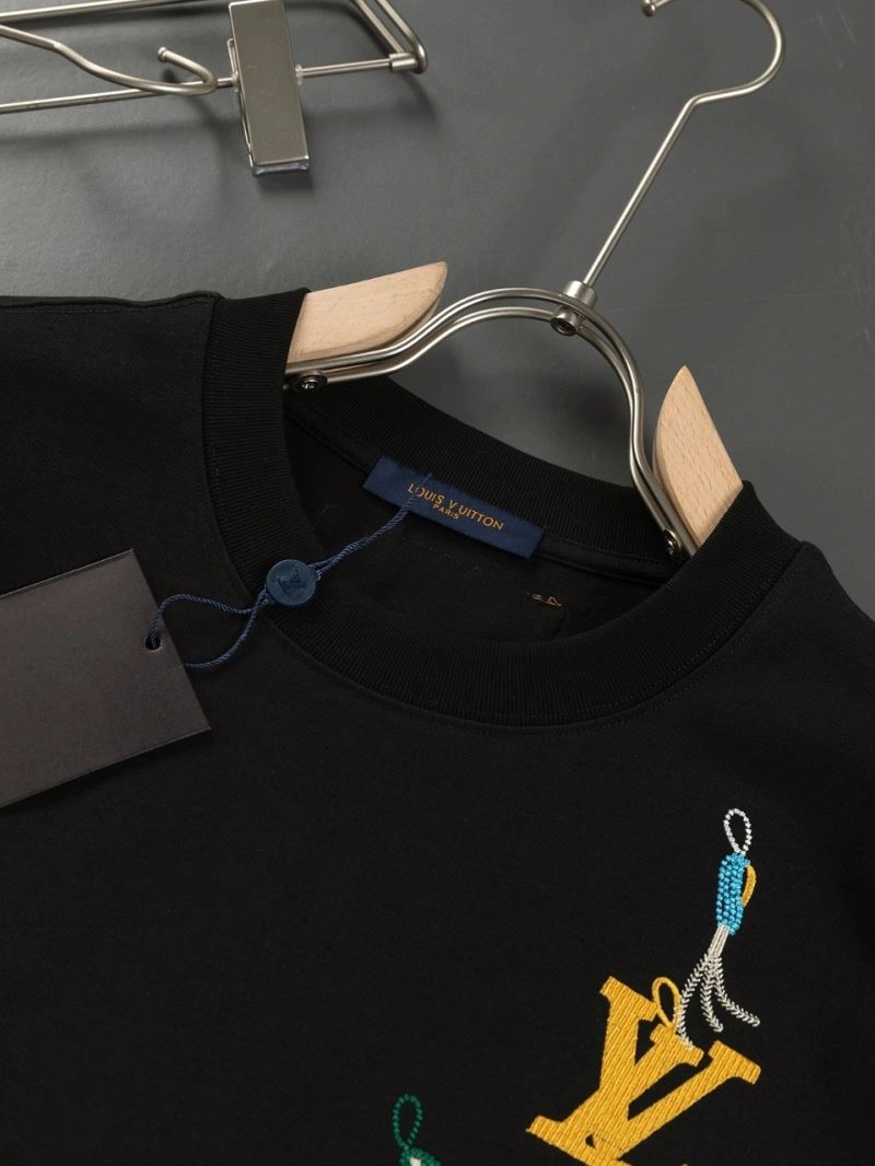 Functional Louis Vuitton T-Shirts 133181