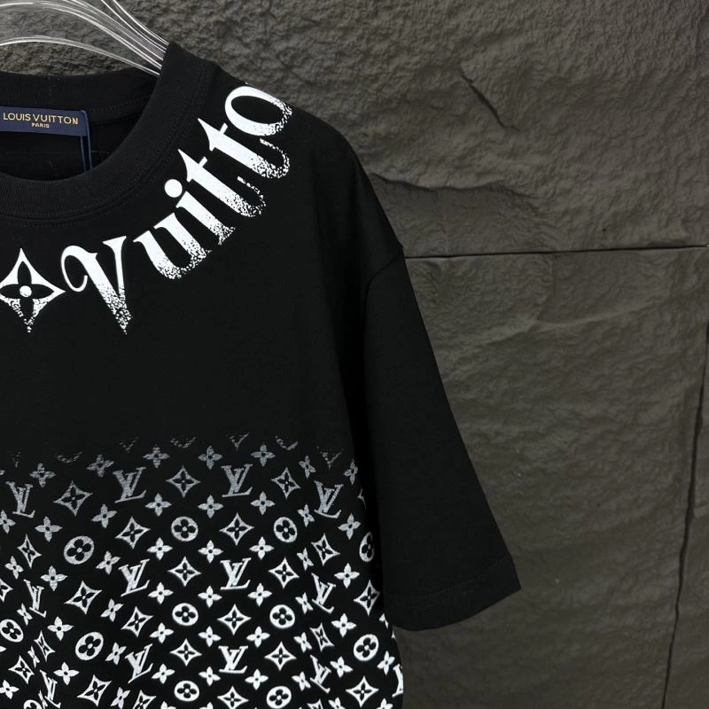 Premium Louis Vuitton T-Shirts 133161