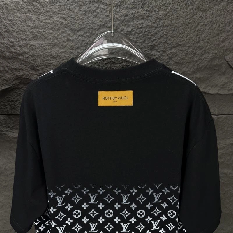 Premium Louis Vuitton T-Shirts 133161