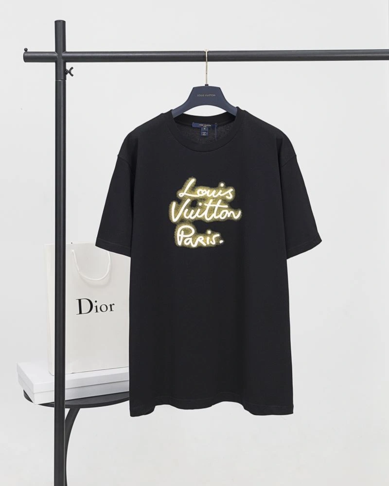 Louis Vuitton T-Shirts Resilient 133176