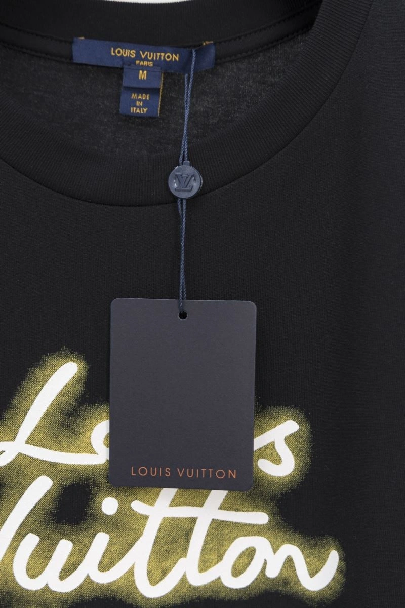 Louis Vuitton T-Shirts Resilient 133176
