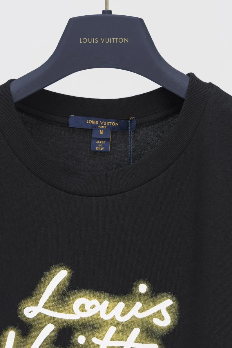 Louis Vuitton T-Shirts Resilient 133176