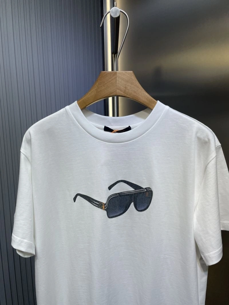 Contemporary Louis Vuitton T-Shirts 133166