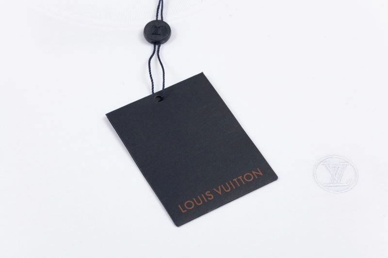 Bold Louis Vuitton T-Shirts 132636