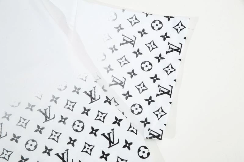 Louis Vuitton T-Shirts Minimalist 132616