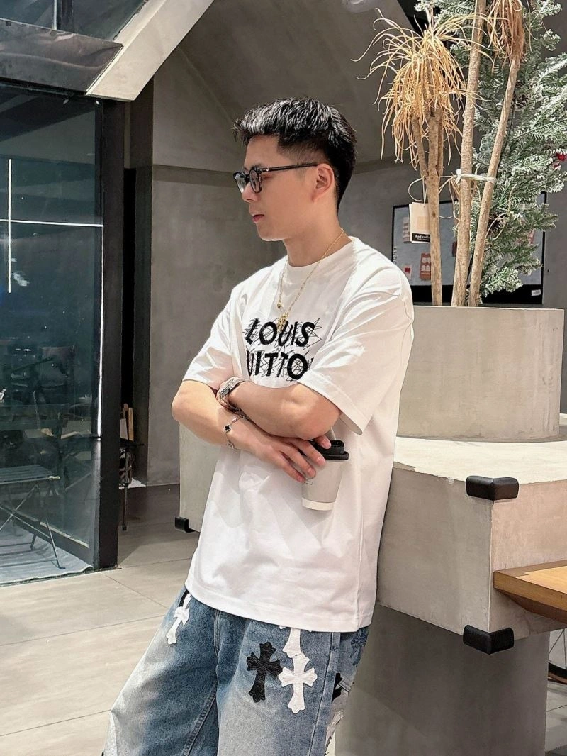 Functional Louis Vuitton T-Shirts 132637