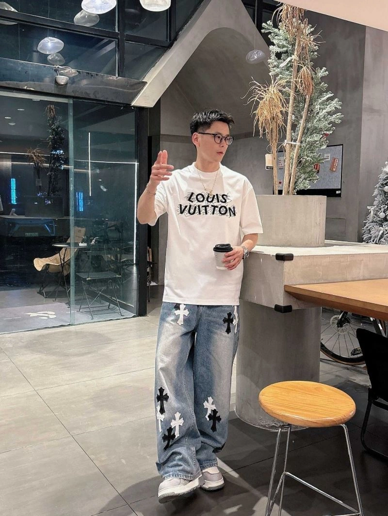 Functional Louis Vuitton T-Shirts 132637