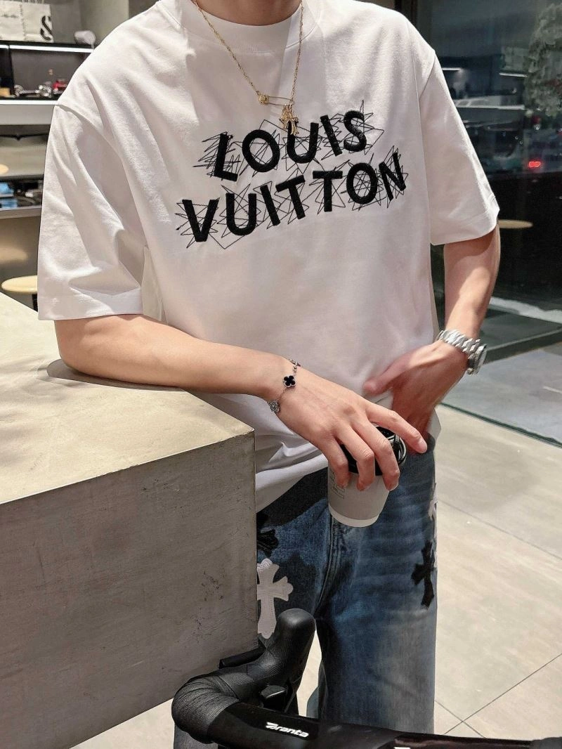 Functional Louis Vuitton T-Shirts 132637
