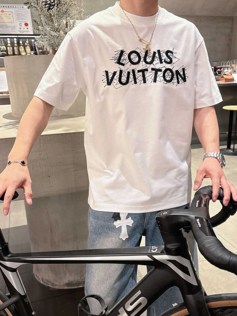 Functional Louis Vuitton T-Shirts 132637