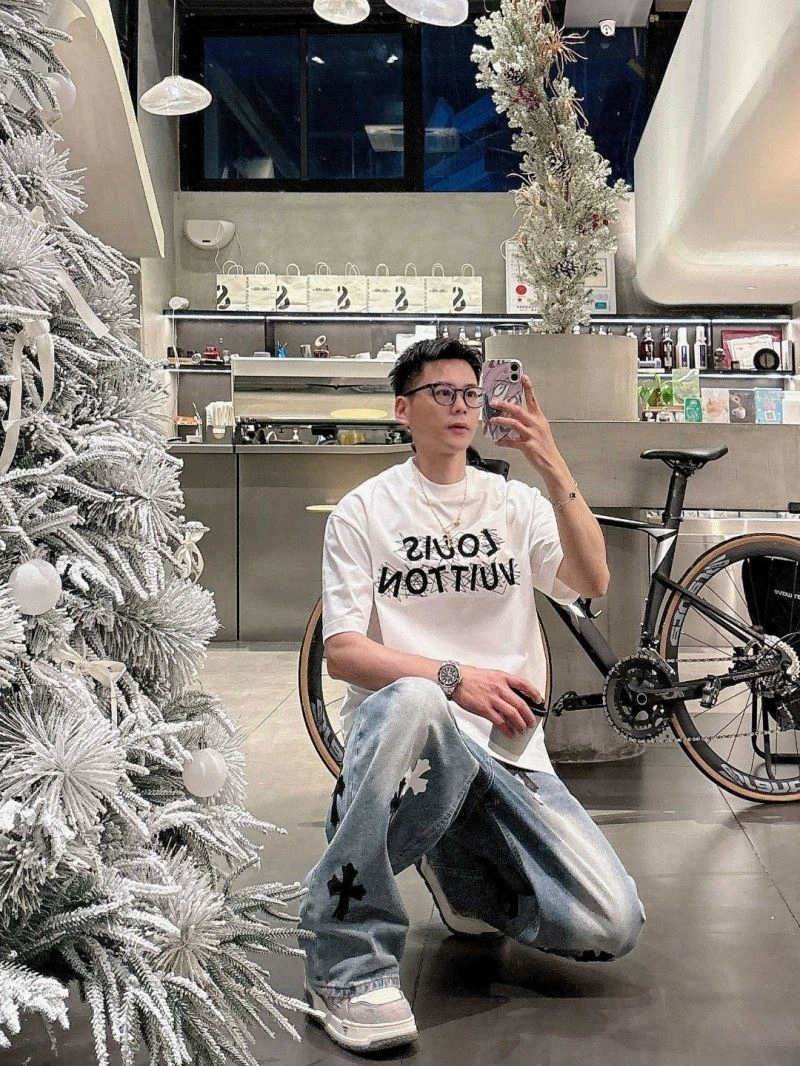 Functional Louis Vuitton T-Shirts 132637