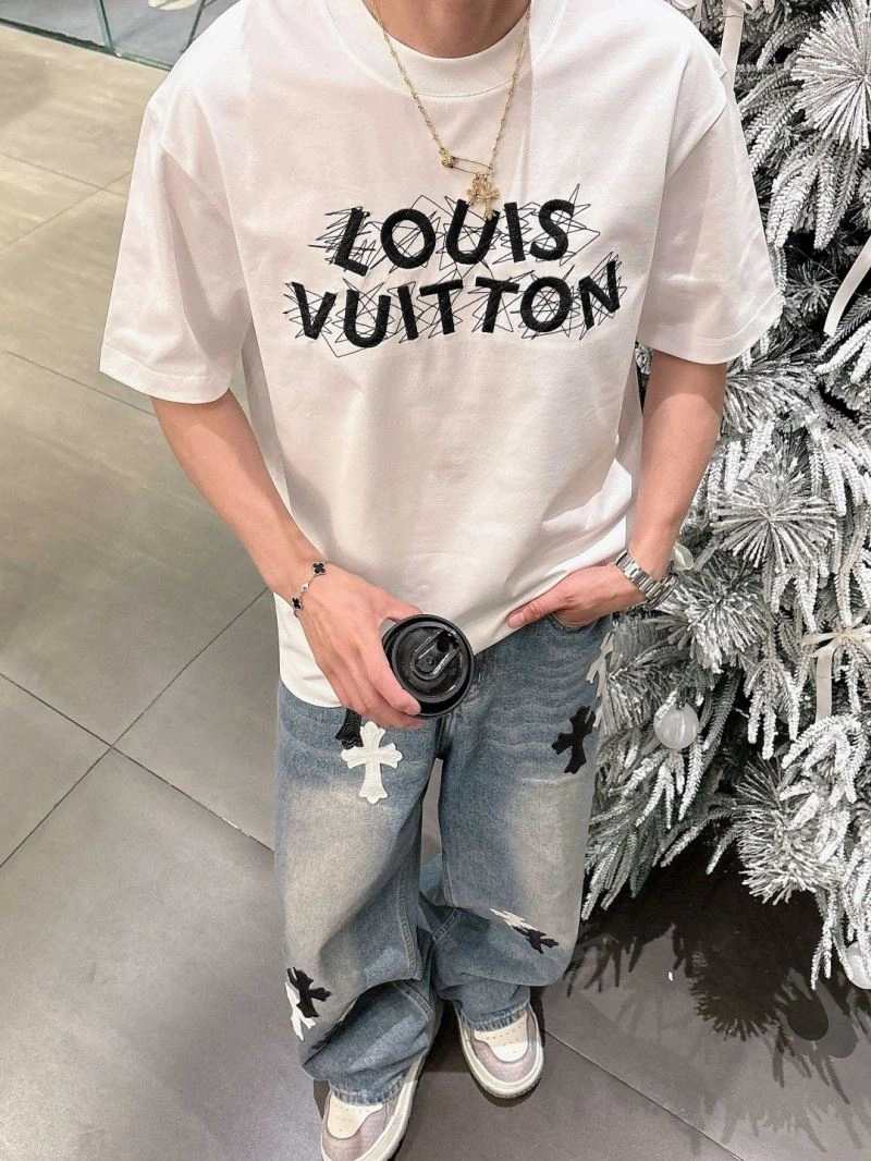 Functional Louis Vuitton T-Shirts 132637