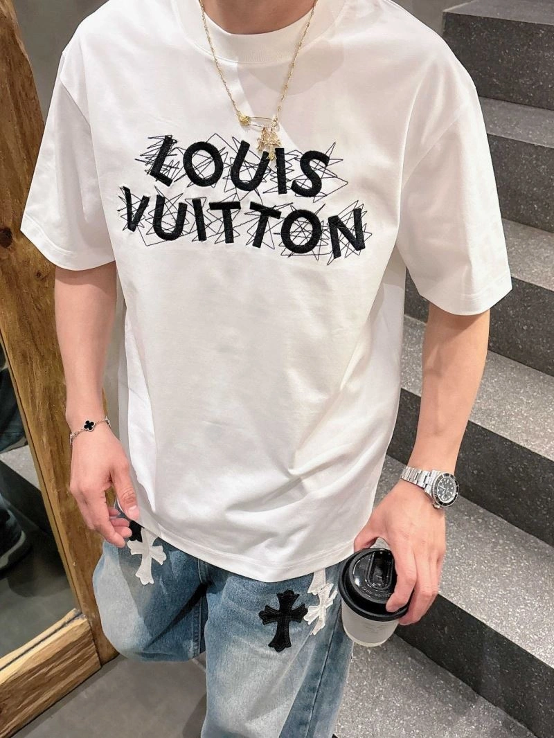 Functional Louis Vuitton T-Shirts 132637