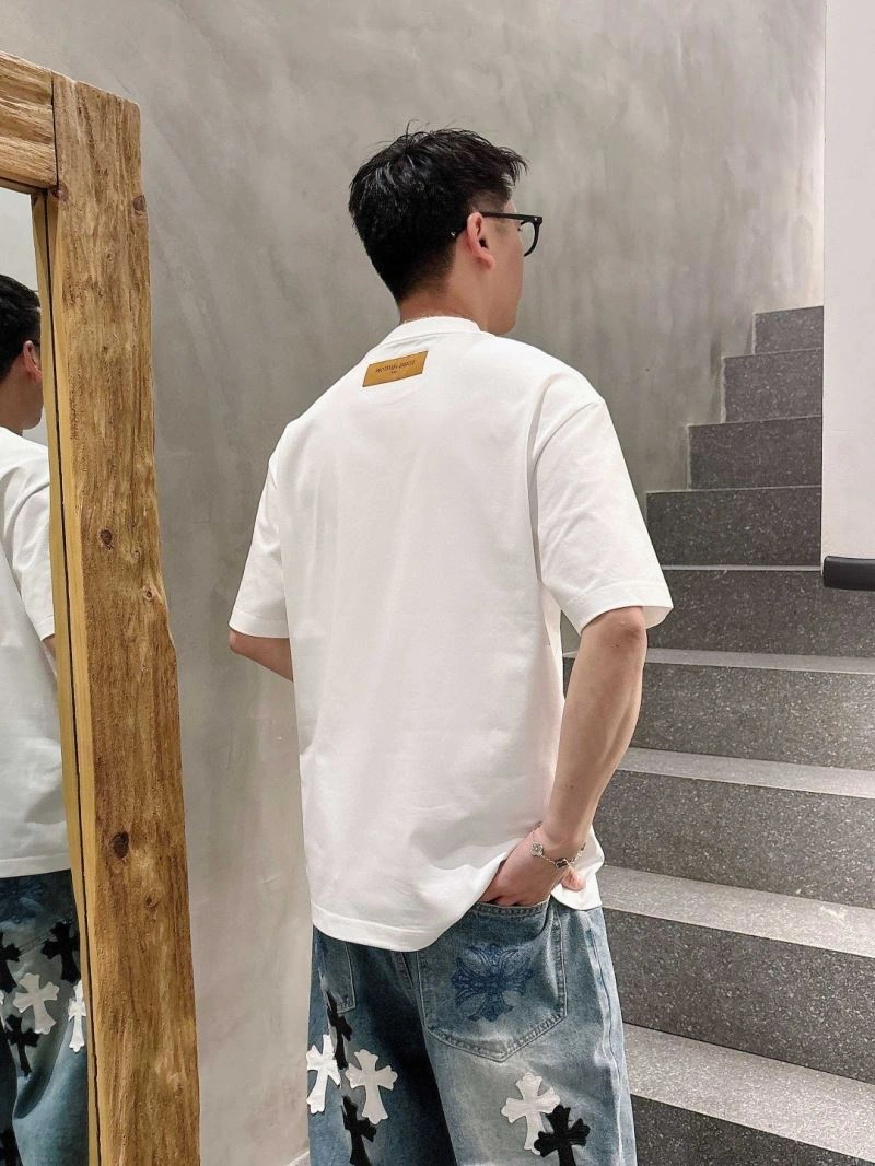 Functional Louis Vuitton T-Shirts 132637