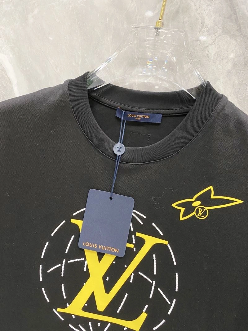 Unisex Louis Vuitton T-Shirts 132577