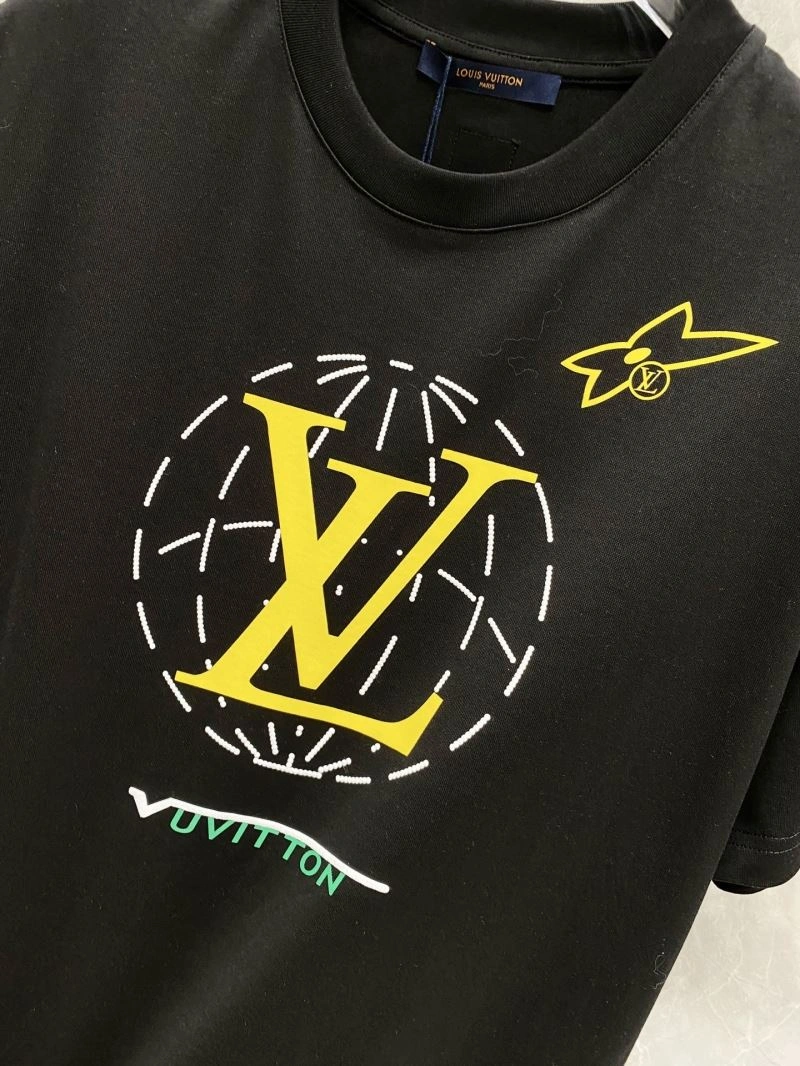 Unisex Louis Vuitton T-Shirts 132577
