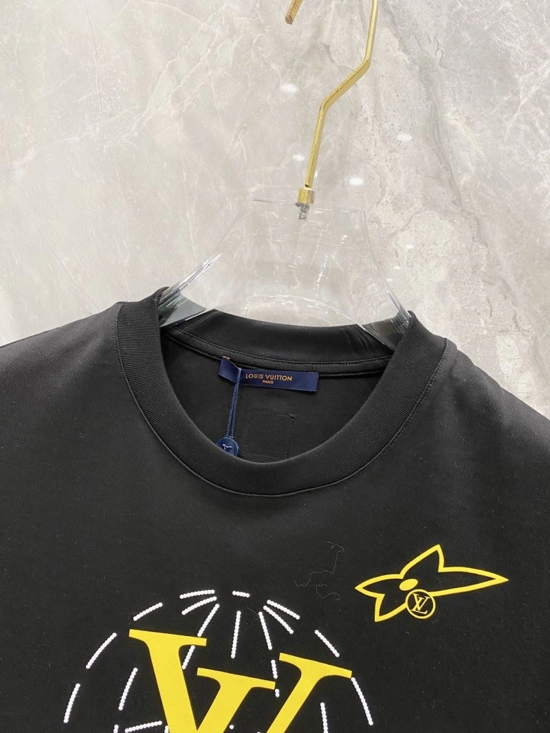 Unisex Louis Vuitton T-Shirts 132577