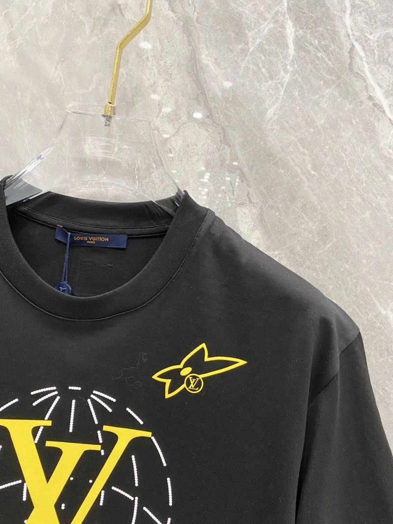 Unisex Louis Vuitton T-Shirts 132577
