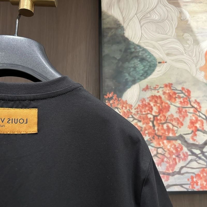 Practical Louis Vuitton T-Shirts 132569
